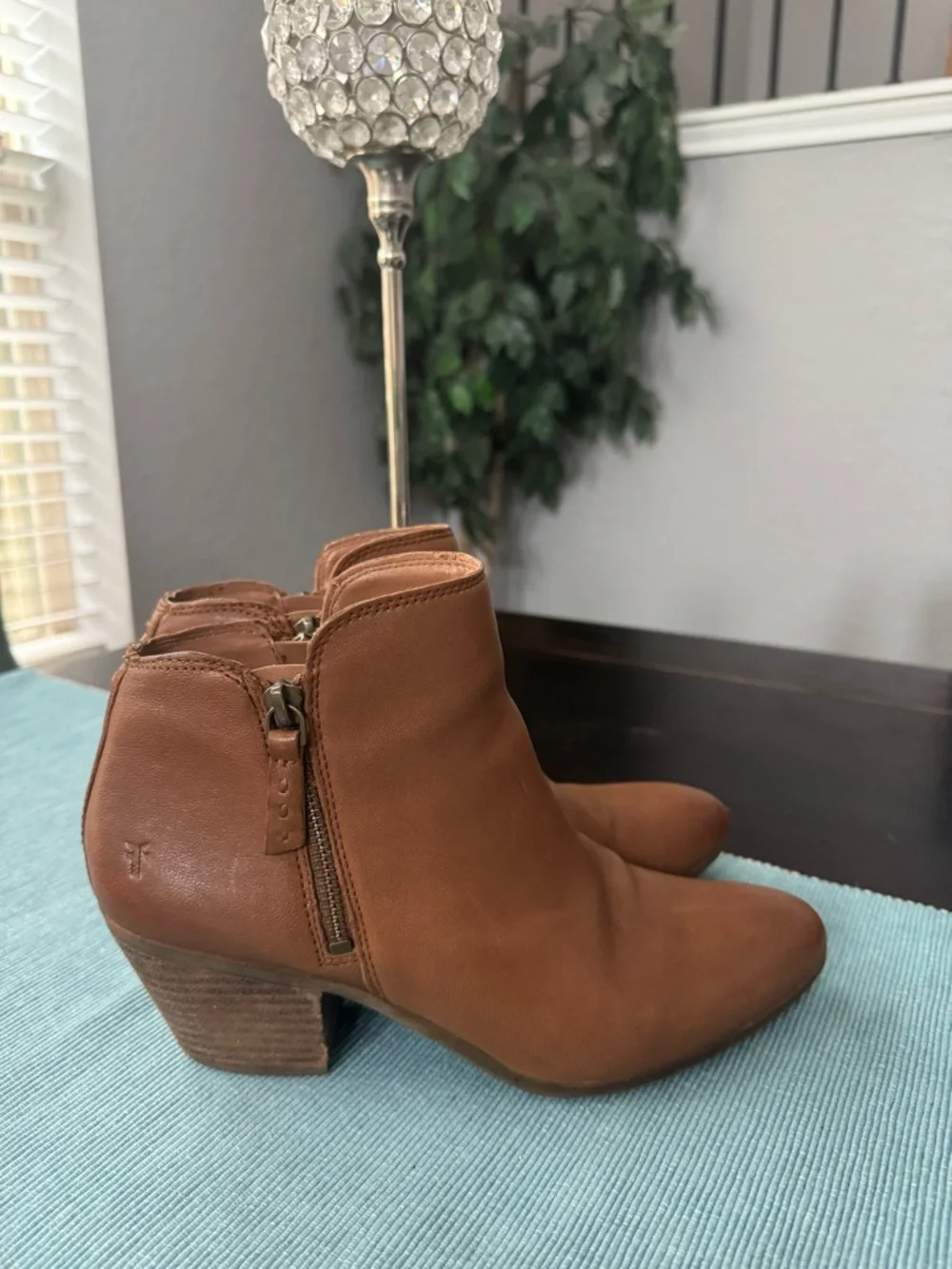 Frye Women's Brown Leather Ankle Boots - Stylish Zip Booties